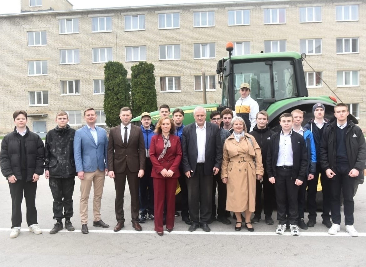 Фотография школы.